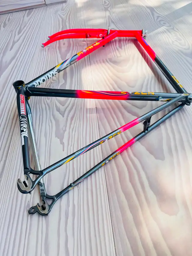 Zunow Z1 58 cm Vintage Bicycle Frame and Fork in Frames & Parts in City of Toronto - Image 8