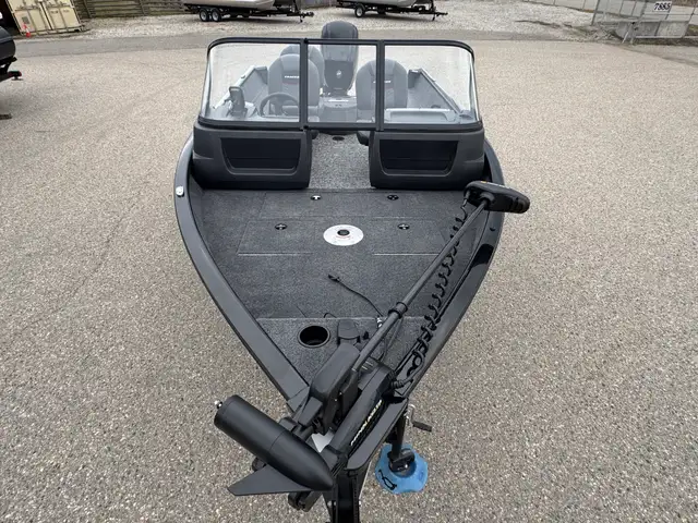 2026 TRACKER ProGuide V-16 Walk Thru fishing boat in Powerboats & Motorboats in Vernon - Image 13