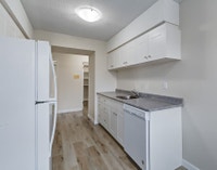 Amenities: Air Conditioning • Quiet Building • Keyless Entry Suite & Building: Spacious bachelor, on... (image 4)