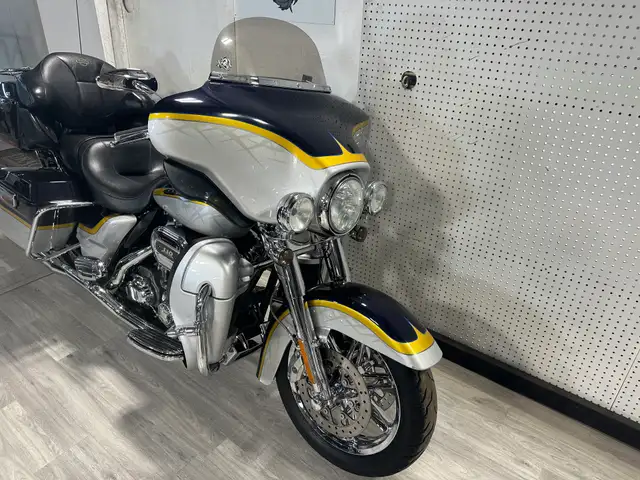 2012 Harley-Davidson CVO ULTRA LIMITED in Other in London - Image 6
