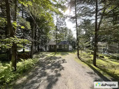 Magnifique chalet en pleine nature avec vue imprenable sur le lac Mégantic à seulement 3km de marche...