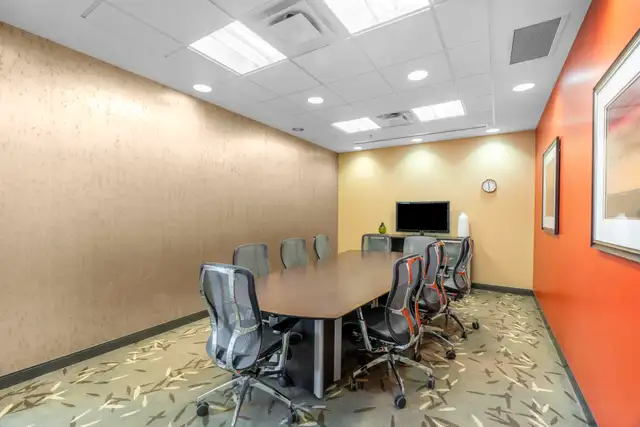 Office space for rent for 4 persons in Laval Quebec in Commercial & Office Space for Rent in Laval / North Shore - Image 7