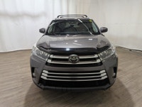 No Accidents, Locally Owned Vehicle! New Brakes and Rotors!The 2018 Toyota Highlander AWD XLE 8 Pass... (image 1)