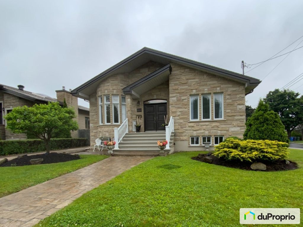$1,325,000 - Bungalow for sale — photo 1