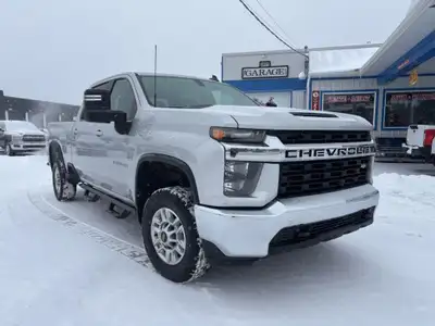 Beau Silverado 2500 HD LT 2023 4x4 64000 KMS seulement Crew cab, boite courte de 6,10 pieds Moteur V...