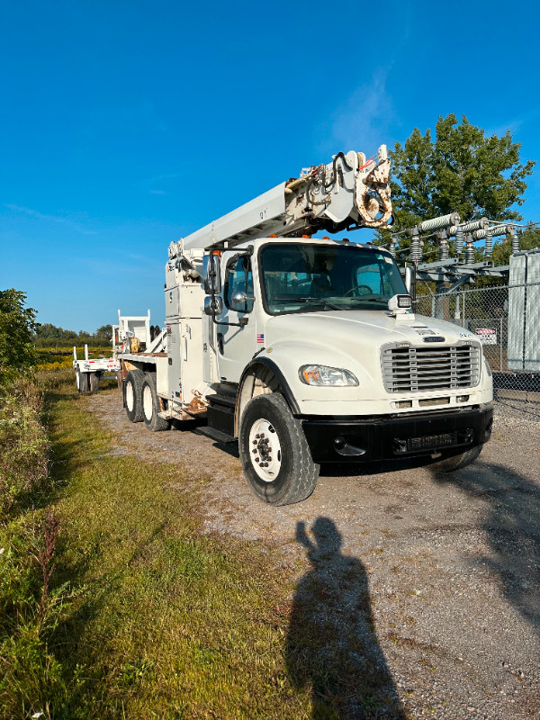 2013 Freightliner - Altec DM45 Digger Derrick in Other in Belleville - Image 2