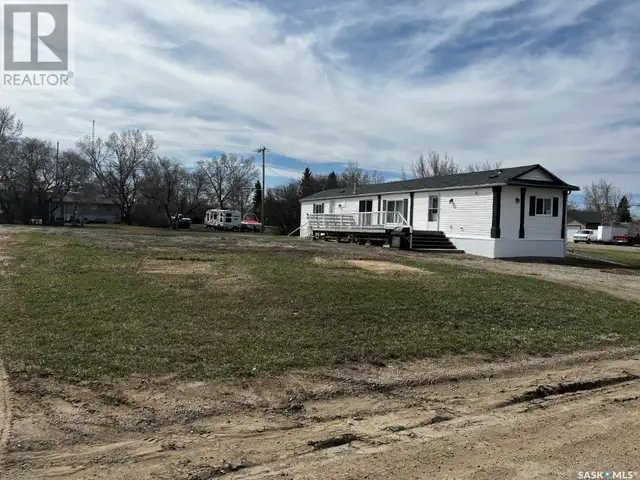 203 4th AVENUE E Coleville, Saskatchewan in Houses for Sale in Saskatoon - Image 3