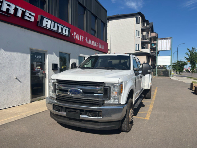 2019 Ford Super Duty F-350 DRW Dually Super Duty 4WD Crew Cab in Cars & Trucks in Calgary - Image 2