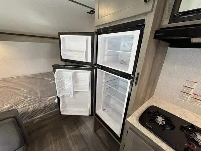 2026 ,Sun Lite,Sunset Park RV 19BH in Travel Trailers & Campers in Kamloops - Image 16