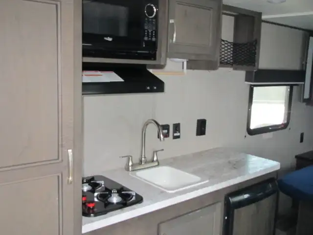 2021 Jayco SLX 195RB-3204 LBS, SOLAR PACKAGE,$15,999,FINANCING!  in Travel Trailers & Campers in Ottawa - Image 7