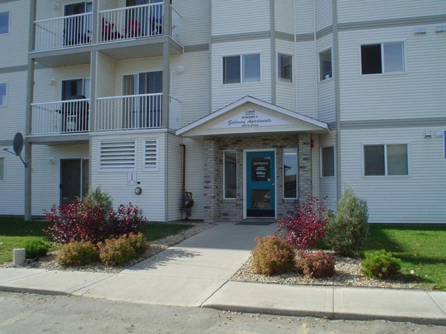 Great Location -  In-Suite Laundry - 5 Appliances in Long Term Rentals in Grande Prairie