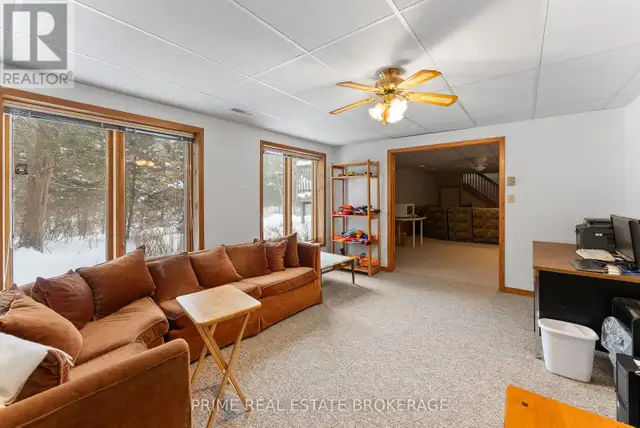 9856 HURON PLACE Lambton Shores (Grand Bend), Ontario in Houses for Sale in Grand Bend - Image 35