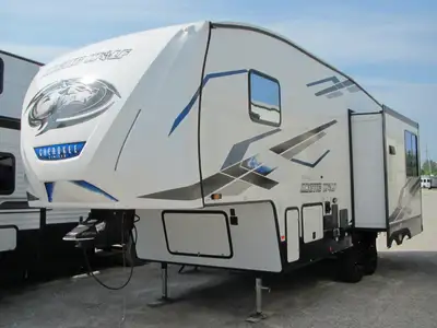 IMMACULATE LOCAL TRADE-HALF TON TOWABLE AT 7635 LBS, OPPOSING SLIDE REAR LIVING COUPLE'S UNIT SHOWS...