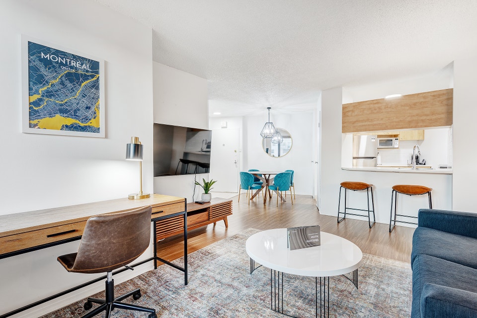 Bachelor Apartment for Rent - 350 Rue Prince-Arthur Ouest 2