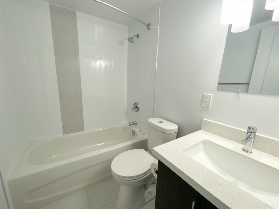 Apartment for Rent at 150 Allan, Trafalgar 4