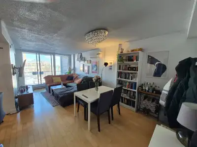 *680 Rue De Courcelle* $1975 Ce magnifique condo 4 1/2 au coeur de Saint-Henri, près du canal lachin...