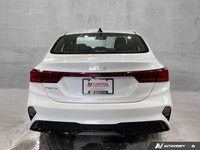 This Kia Forte has a strong Regular Unleaded I-4 2.0 L/122 engine powering this Variable transmissio... (image 4)