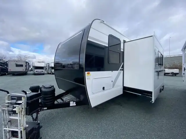 2026 Winnebago Thrive 22MBH in Travel Trailers & Campers in Bedford - Image 4