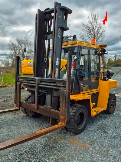 Selling a 2008 Caterpillar DP70E forklift. It has 18,000 hours. The lift capacity is 15,500 lbs (7,0...