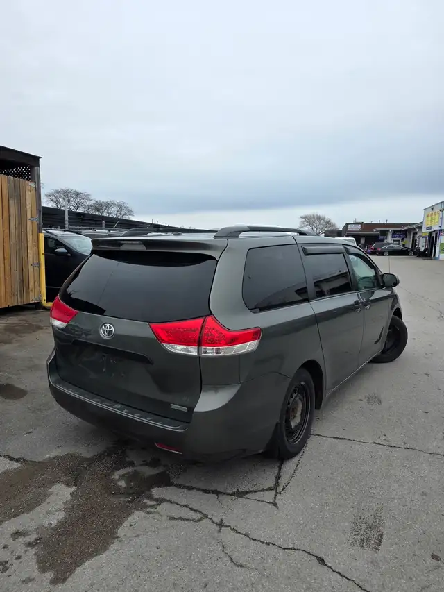 2011 Toyota Sienna Base in Cars & Trucks in City of Toronto - Image 4