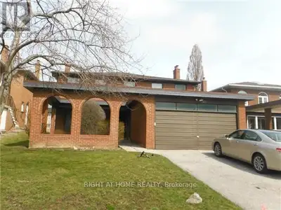 Demand Area On Subway Line. Short Walk To Hospital, Bayview Village Mall, Etc., Conveniently Situate...