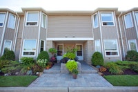 Oakdale Heights Townhomes and Apartments in St. Catharines are ideally located in south St. Catharin... (image 8)