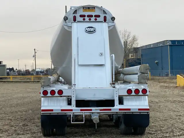 2011 MAC 1480 Cubic Ft Dry Bulk / Pneumatic Tank Trailer in Heavy Equipment in Delta/Surrey/Langley - Image 5
