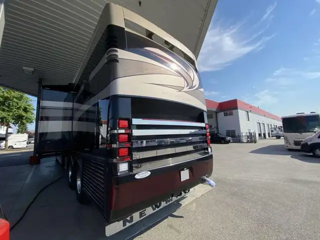 2014 Newmar Mountain Aire 4369 in RVs & Motorhomes in Abbotsford - Image 8