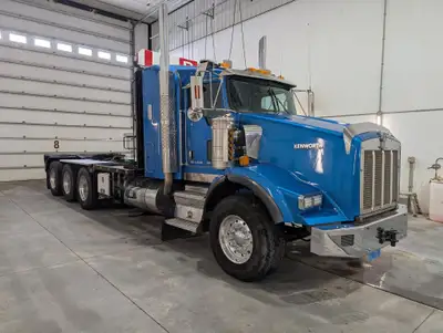 2006 Kenworth Tridem T800 Texas Bed Winch Truck, Tri Drive With outrigger anchors Engine just rebuil...