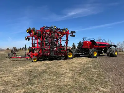 2026 VADERSTAD SEED HAWK 8412 84 Ft AIR DRILL W/ 2026 VADERSTAD PD1000 TOW BEHIND 1000 BUSHEL AIR CA...