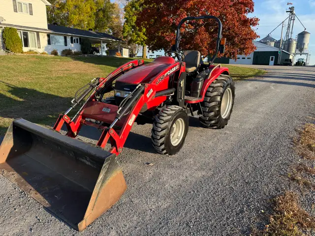 2011 CASE Farmall 45 45hp Tractor/Loader , Low Hrs Nice !! in Farming Equipment in Ottawa - Image 2