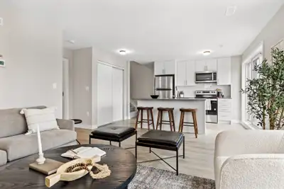 Welcome to 631B Longfields Drive, Available April 15, 2026 Mounteer model Upper unit Open concept ki...