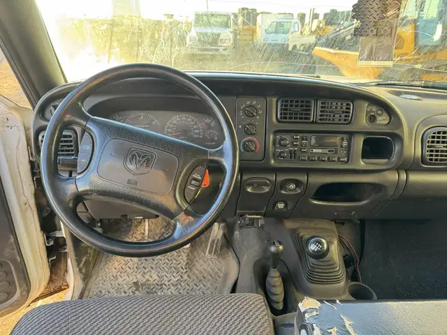 2001 DODGE RAM 3500 in Heavy Trucks in Saskatoon - Image 18