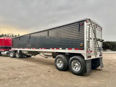 FOR SALE: 2008 SUPER HOPPER 40'FT ALUMINUM TRAILER. EXCELLENT CONDITION, ONE OWNER UNIT, NEVER SEEN...