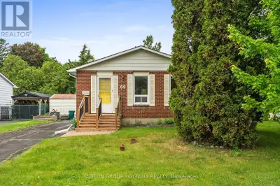 Welcome to 69 Glamorgan Drive A Charming Bungalow in Glen Cairn, Kanata !Located in the heart of Gle...