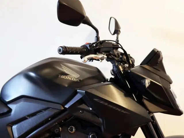 2025 Honda CB 500 in Street, Cruisers & Choppers in City of Montréal - Image 5