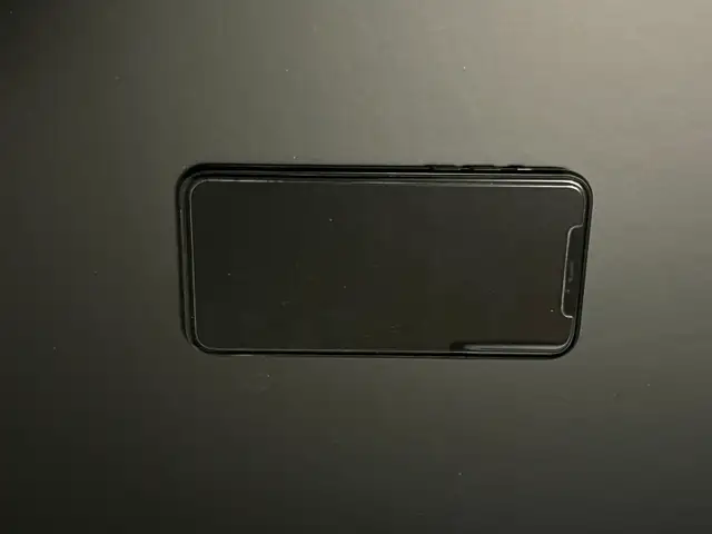 iPhone 11 Pro 64GB – Water Damaged – Good Screen & Body in Cell Phones in Markham / York Region - Image 4