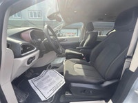 Price includes $1,000 finance credit. Price does not include fees or taxes. Experience the 2023 Chry... (image 8)
