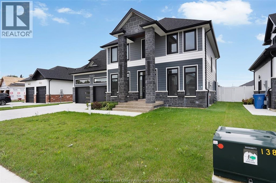 1933 VILLA CANAL DRIVE Kingsville, Ontario 3