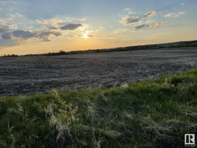 LOCATED ON RANGE ROAD 223 AND SOUTH OF HIGHWAY 16 ,GREAT INVESTMENT PROPERTY , FIND THIS 56.09 ACRES...