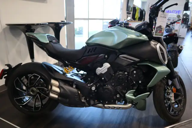 2023 Ducati Diavel V4 Green in Street, Cruisers & Choppers in Edmonton - Image 3