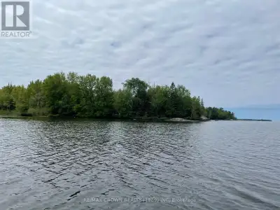 Welcome to Smith Island, a rare offering in the heart of Callander Bay on beautiful Lake Nipissing-o...
