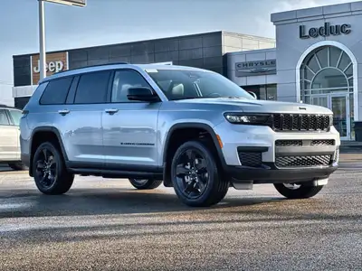 ~An AMVIC licensed dealer~ Engine: V6 Cylinder Engine 3.6L L/100Km City: 13.0 L/100Km Hwy: 9.4 Safet...