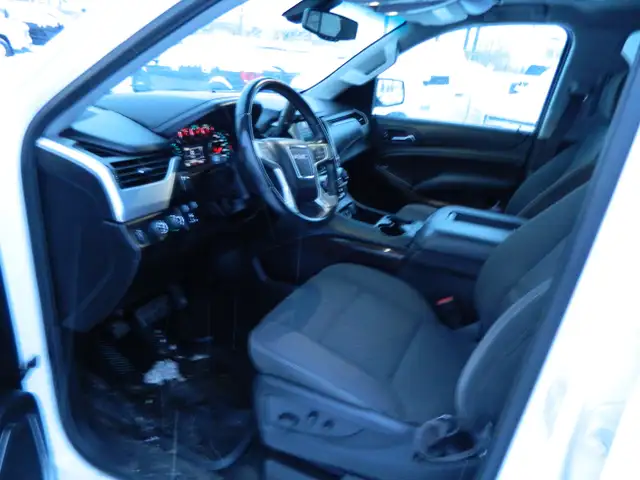 2017 GMC Yukon XL 8 PASS  /4X4 in Cars & Trucks in Edmonton - Image 14