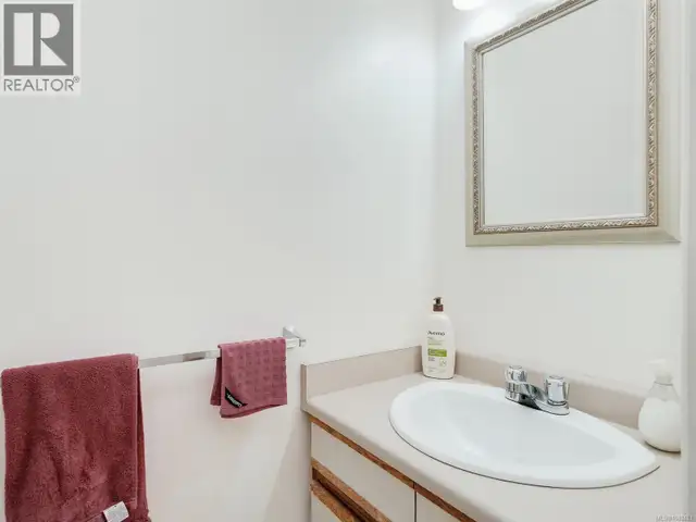 2369 Robertson St Shawnigan Lake, British Columbia in Houses for Sale in Victoria - Image 18