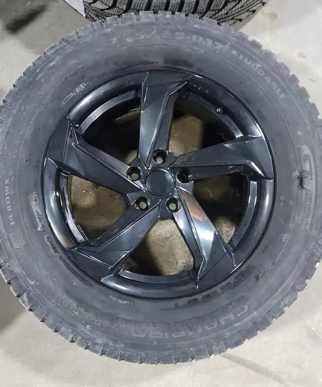 17" Volkswagen Atlas VW Winter Tire Package 245/65/17 Black Rims in Tires & Rims in Markham / York Region - Image 5