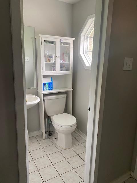 3 BEDROOM BARRIE T/H--FLEXIBLE MOVE IN--NEWLY RENOVATED-- $2,395 4
