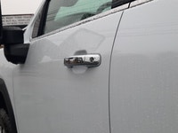 Engine: Duramax 6.6L Turbo-Diesel V8 B20-Diesel compatible L/100Km City: 0.0 L/100Km Hwy: 0.0 Safety... (image 7)