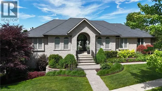 139 MANNHEIM Crescent Mannheim, Ontario in Houses for Sale in Kitchener / Waterloo - Image 2