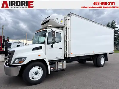 2016 Hino 338 22 FT Box Truck Reefer 7.6L I6 Diesel 368,859 KM Thermo King T-680S Loading Ramp Autom...